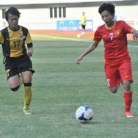 Bóng đá - Xem ĐT nữ VN "hành hạ" xà ngang Malaysia