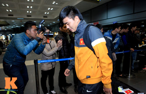 U23 Việt Nam lầm lũi ở sân bay Nội Bài - 2