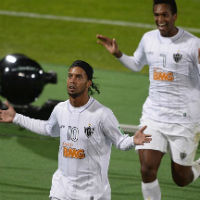 Bóng đá - Ronaldinho lập siêu phẩm giải VĐTG các CLB