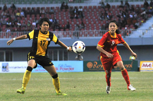 Chiến thắng "4 sao", HLV Trần Văn Phát vẫn chỉ trích học trò - 1