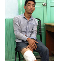 Pháp luật - Côn đồ "dính" đạn vì cầm mã tấu tấn công công an