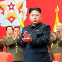 Tin tức trong ngày - Nghi vấn Kim Jong-un bị quân đội ép trừ khử chú