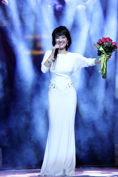 Mê mẩn với dáng đồng hồ cát của sao Vbiz - 10