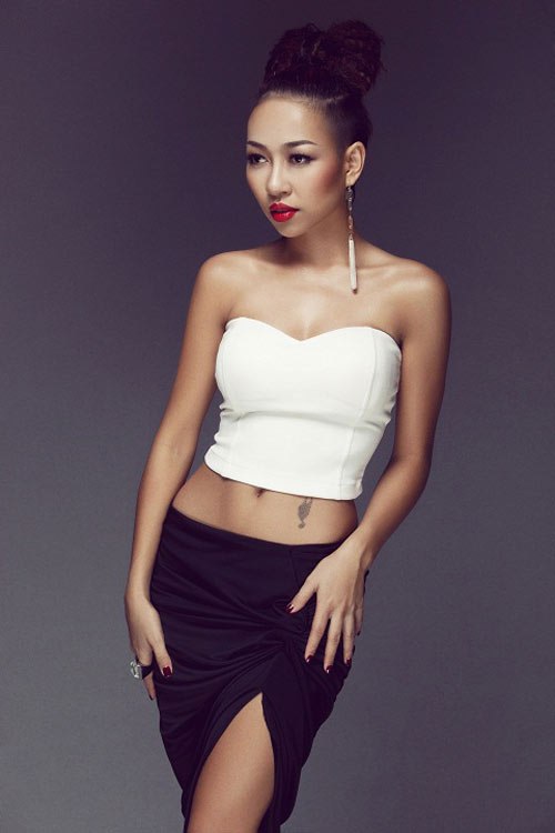 Mê mẩn với dáng đồng hồ cát của sao Vbiz - 2