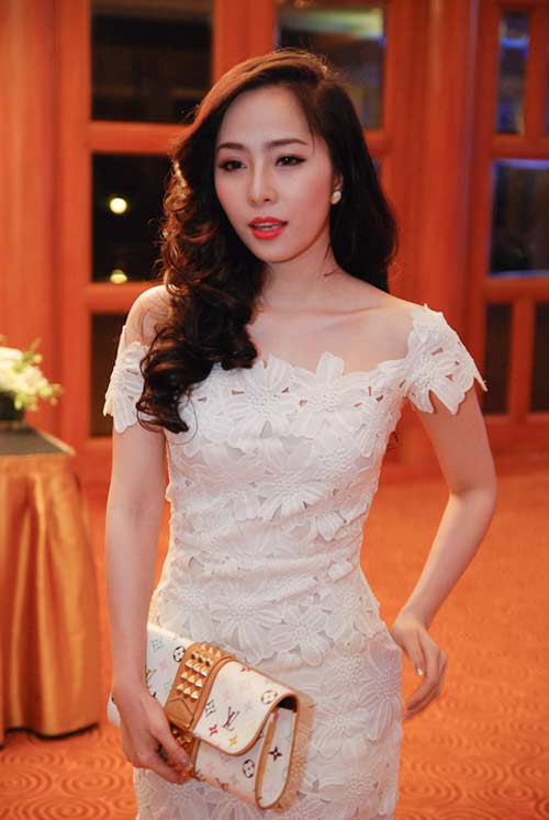 Mê mẩn với dáng đồng hồ cát của sao Vbiz - 5