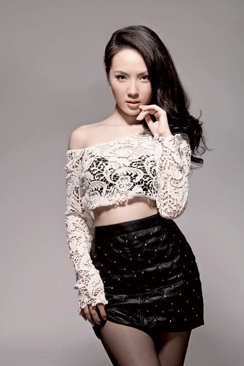 Mê mẩn với dáng đồng hồ cát của sao Vbiz - 13