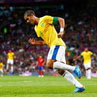 Bóng đá - Arsenal hỏi tiền vệ, Man City săn thủ môn