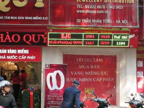 Hà Nội: Cận cảnh giao dịch ở "phố vàng" - 7