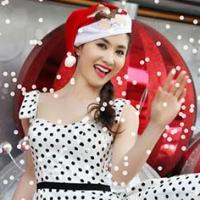  - Nguyệt Ánh tươi rói trên phố đón Noel
