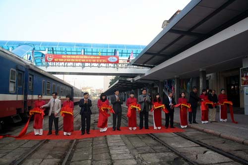 BT Thăng và cầu vượt xây siêu nhanh trong ga HN - 2