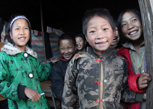 Xóa đói chữ ở bản người Lá Vàng - 6