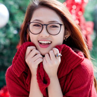 Bạn trẻ - Cuộc sống - Cô gái xinh đẹp rạng rỡ trên phố noel