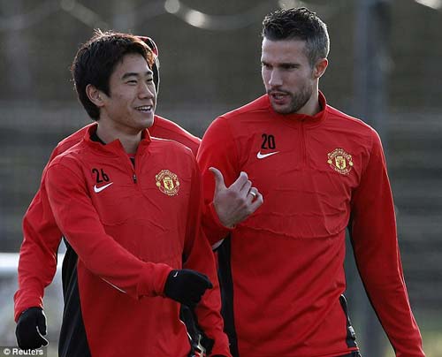 Van Persie sẽ không rời MU - 1