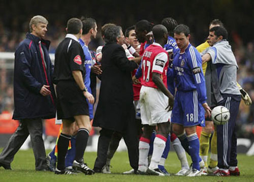 Tại sao Wenger chưa bao giờ thắng Mourinho? - 2