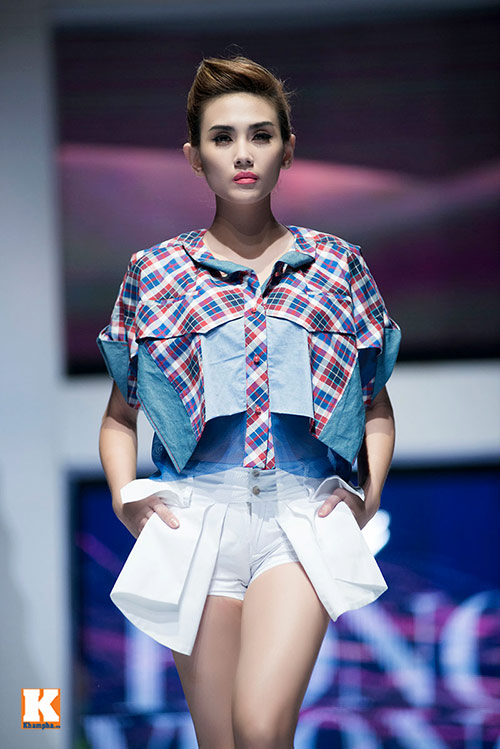Hoàng Yến, Ngọc Hân đọ dáng trên sàn catwalk - 8