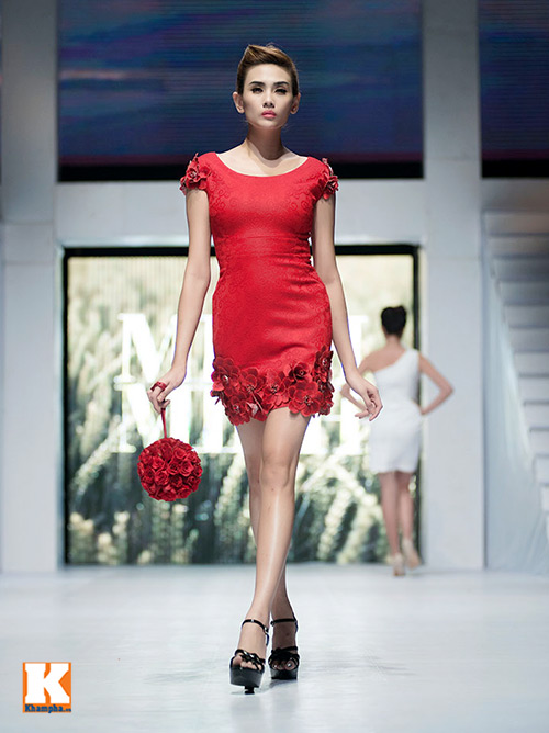 Hoàng Yến, Ngọc Hân đọ dáng trên sàn catwalk - 13