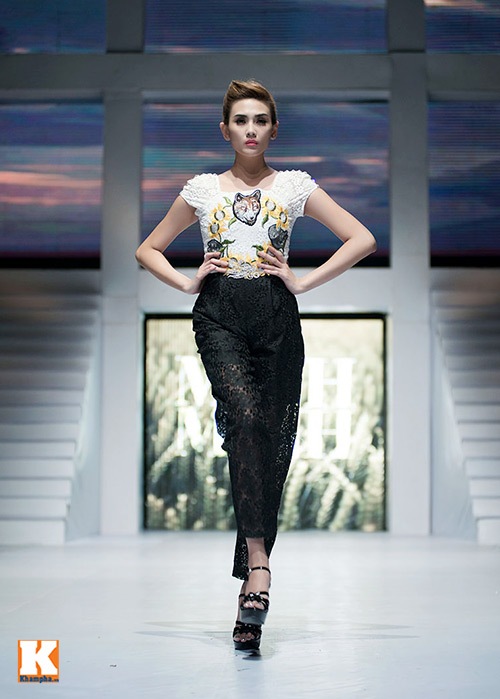 Hoàng Yến, Ngọc Hân đọ dáng trên sàn catwalk - 14