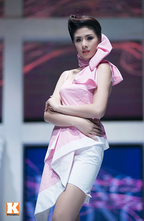 Hoàng Yến, Ngọc Hân đọ dáng trên sàn catwalk - 7