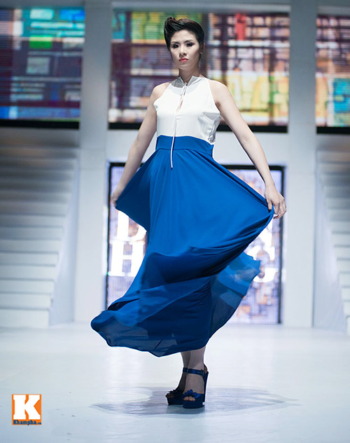 Hoàng Yến, Ngọc Hân đọ dáng trên sàn catwalk - 8