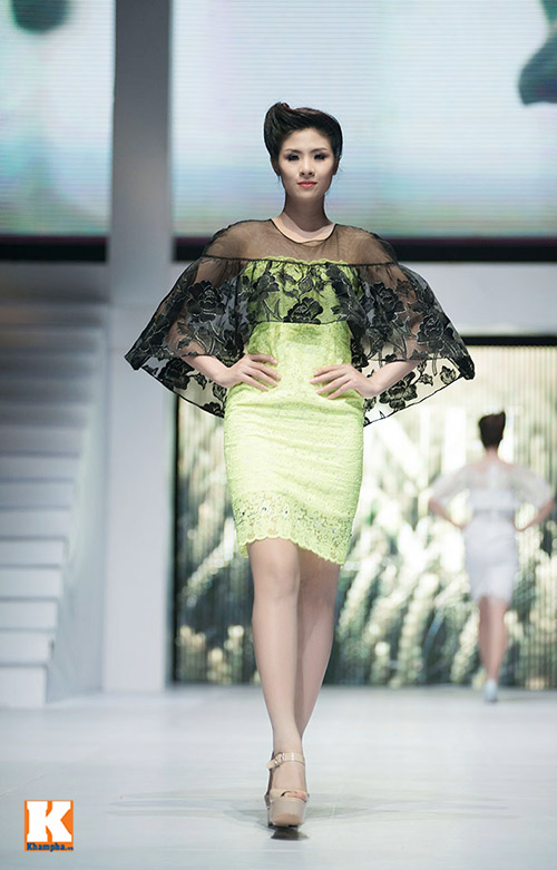 Hoàng Yến, Ngọc Hân đọ dáng trên sàn catwalk - 10