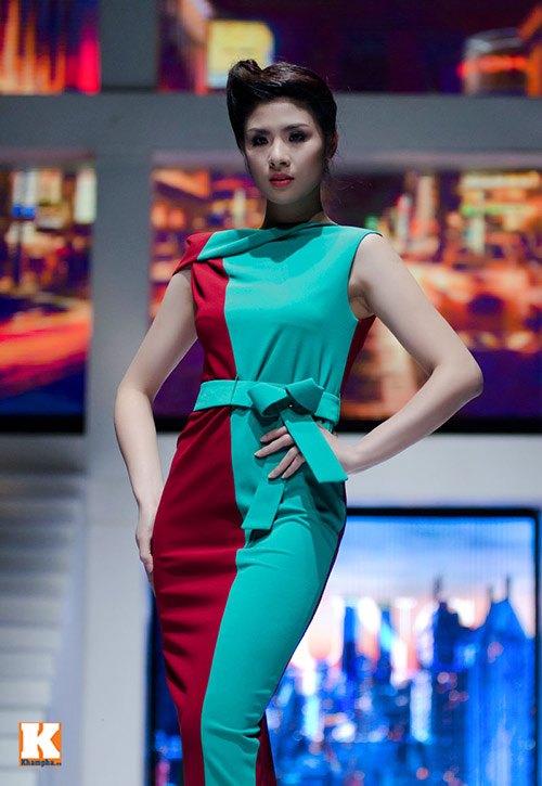 Hoàng Yến, Ngọc Hân đọ dáng trên sàn catwalk - 14