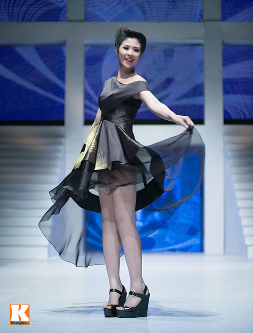 Hoàng Yến, Ngọc Hân đọ dáng trên sàn catwalk - 3