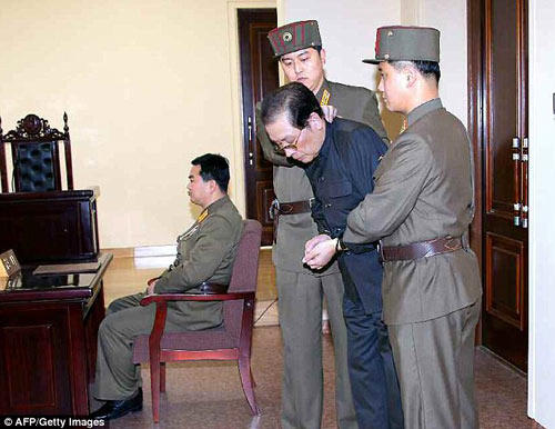 Chú Kim Jong-un làm liên lụy hàng trăm người thân - 1