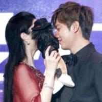 Ngôi sao điện ảnh - Phạm Băng Băng bất ngờ "chạm môi" Kim Tan