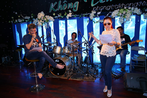 Mr Đàm chân trần tập luyện show Noel - 9