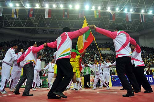 Bế mạc SEA Games 27: Bức tranh lung linh đa màu sắc - 9