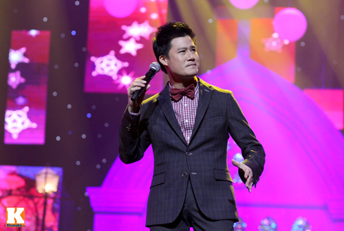 Mr Đàm được bế bổng trên sân khấu - 5