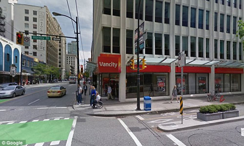 Canada: Giúp kẻ ăn mày, được cho tiền ngược lại - 2