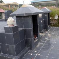 Tin tức trong ngày - Hàng chục ngôi mộ bị đập phá trong đêm