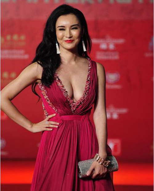 Người đẹp Trung Quốc mặc trang phục phản cảm - 1