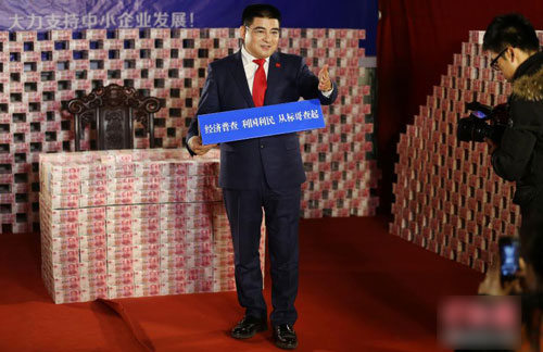 Dùng 16 tấn tiền dựng thành phòng thu - 4