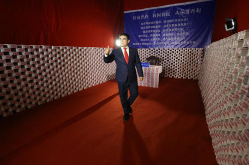 Dùng 16 tấn tiền dựng thành phòng thu - 5