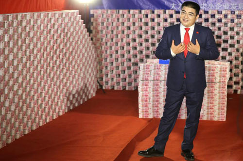 Dùng 16 tấn tiền dựng thành phòng thu - 1