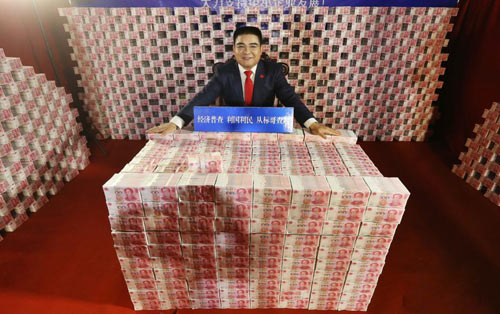 Dùng 16 tấn tiền dựng thành phòng thu - 2