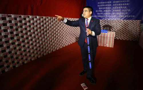 Dùng 16 tấn tiền dựng thành phòng thu - 3