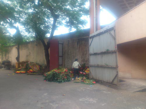 Những độc chiêu "hái" ra tiền nhờ… người chết - 1