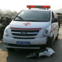 Tin tức trong ngày - Đấu đầu xe cấp cứu, một người trọng thương