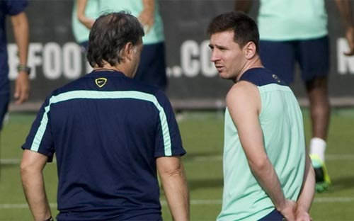 Valdes trở lại, Messi hẹn ngày tái xuất - 1