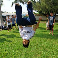 Bạn trẻ - Cuộc sống - Giới trẻ Sài Gòn thích thú phi thân trên không