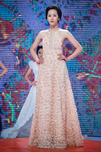 Haute Couture kết màn tuần lễ thời trang Việt - 11