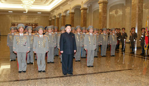 Triều Tiên: Tướng trẻ "đánh bật" cựu thần? - 1