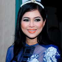 Bí quyết mặc đẹp - Mẹ chồng Hà Tăng "ghi điểm" nhờ áo dài