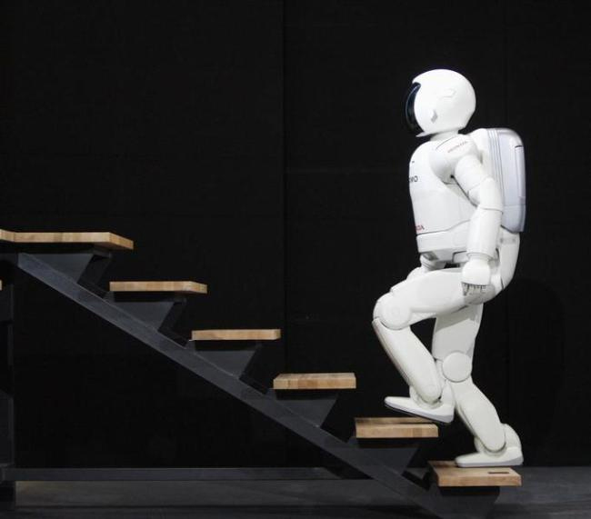 Khả năng bước lên bậc thang của robot là bước tiến đáng kể

