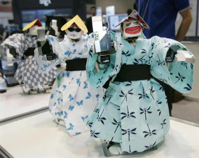 Những robot được mặc kimono lạ mắt
