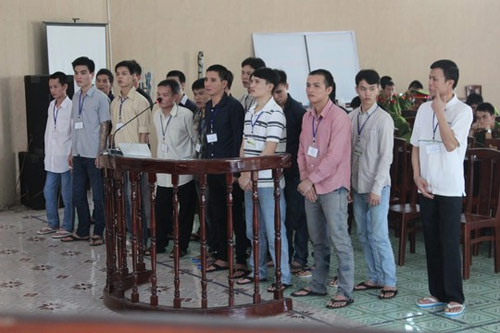 18 bị cáo gây rối tại trại giam Xuân Lộc lãnh án - 1