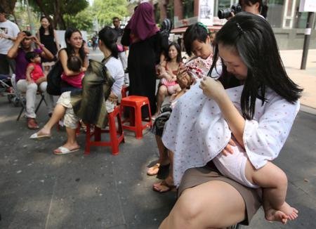 Vừa cho con bú vừa tập yoga - 11